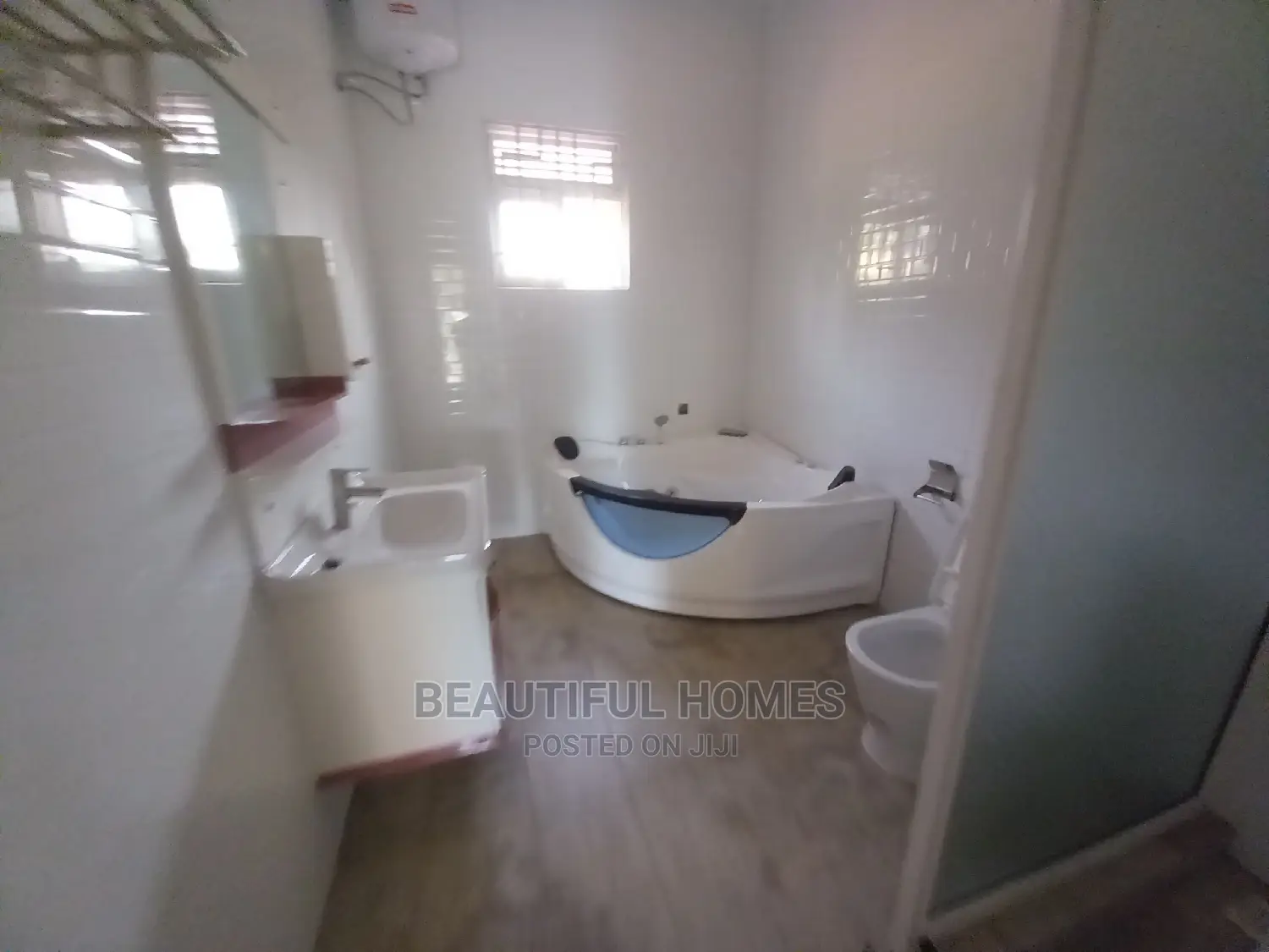 Furnished 6bdrm Mansion in Kira Posh for Sale in Kira