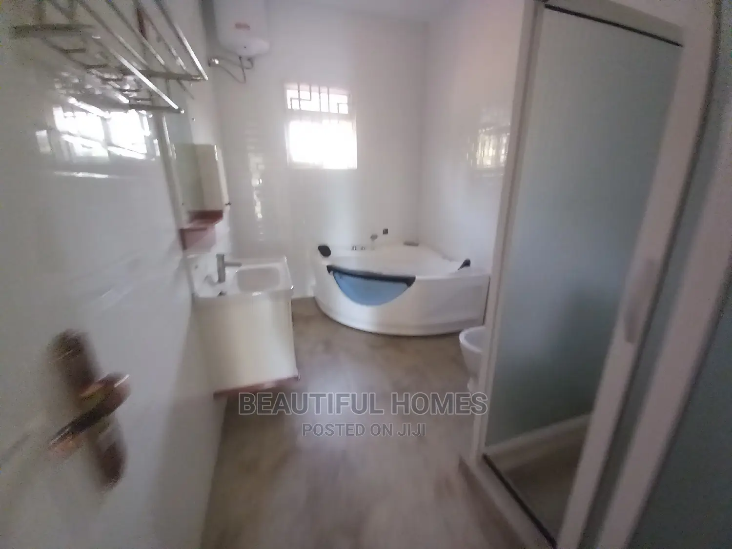 Furnished 6bdrm Mansion in Kira for Sale in Kira