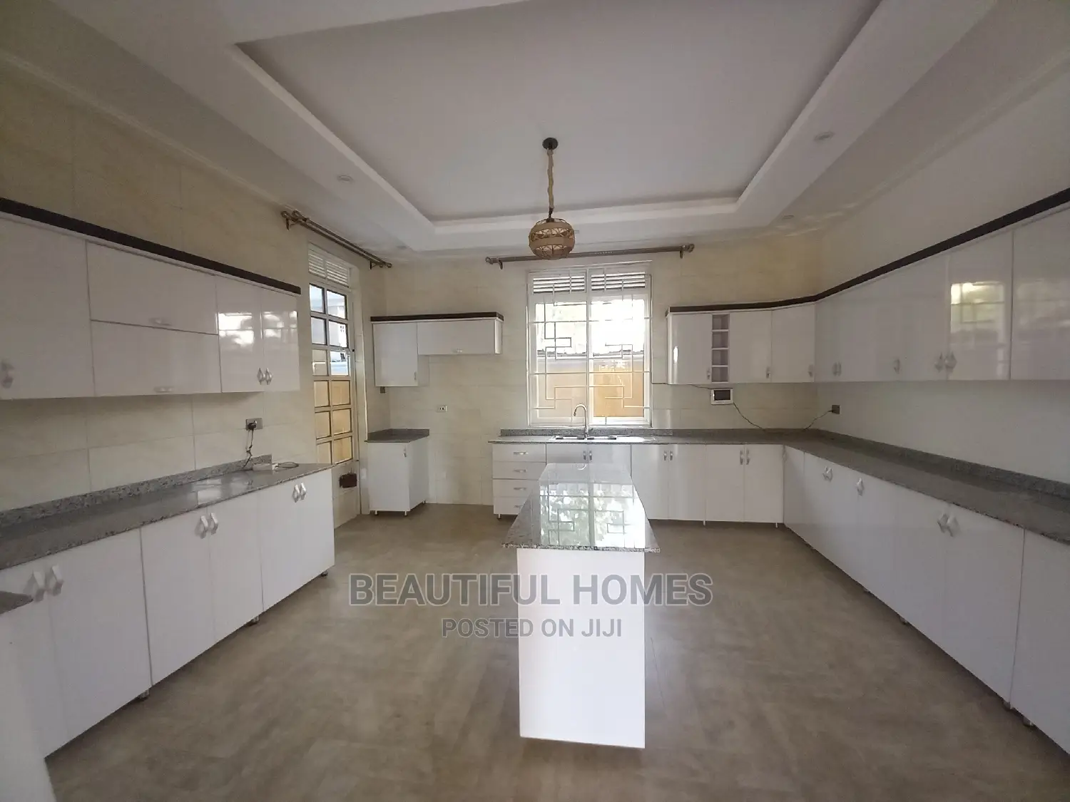 Furnished 6bdrm Mansion in Kira for Sale in Kira