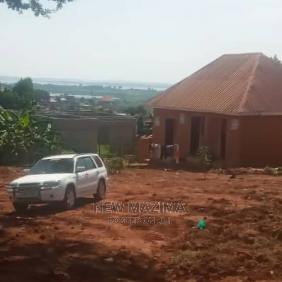 Very Beautiful Plot With Lake View Quicksale After Munyonyo in Central Division