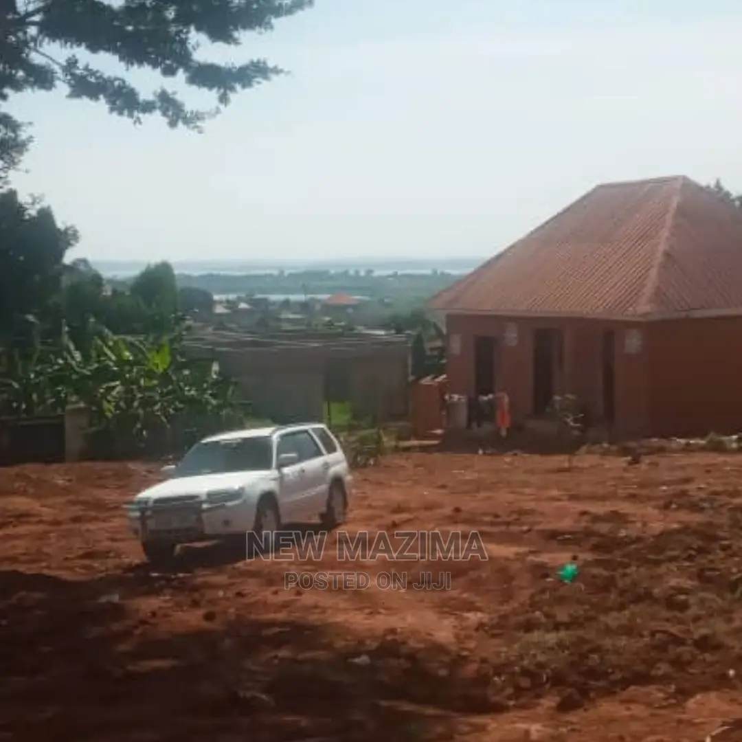 Very Beautiful Plot With Lake View Quicksale After Munyonyo in Central Division