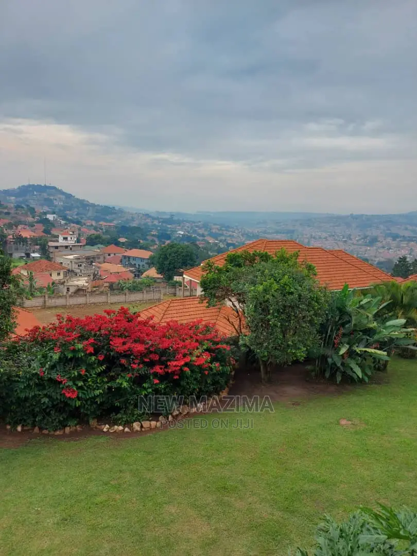 5bdrm Maisonette in Buziga Heights, Central Division for Sale in Central Division