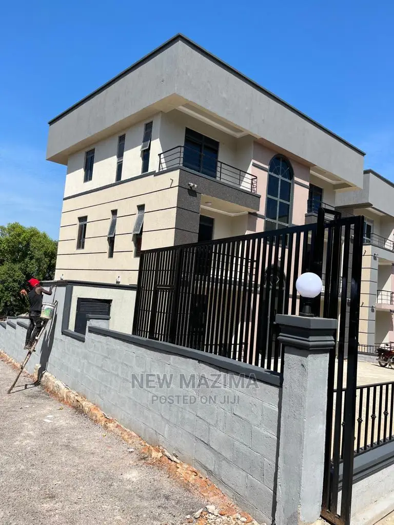 6bdrm Block of Flats in Muyenga Heights, Central Division for Sale in Central Division
