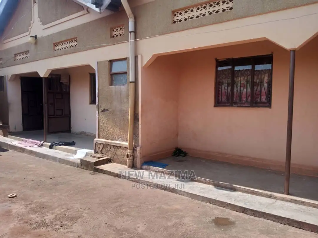 4bdrm House in Najjanankumbi Along, Central Division for Sale in Central Division