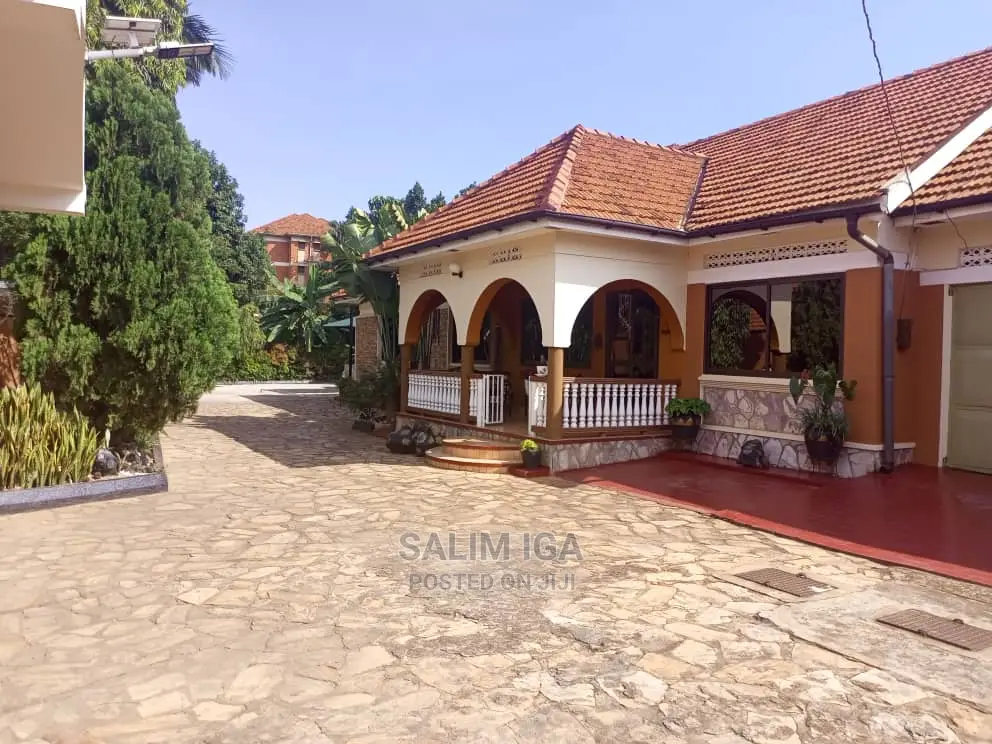 3bdrm Bungalow in Kololo Property, Central Division for Rent in Central Division