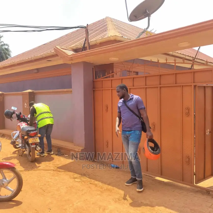 6bdrm House in Salaama Munyonyo Rd, Central Division for Sale in Central Division