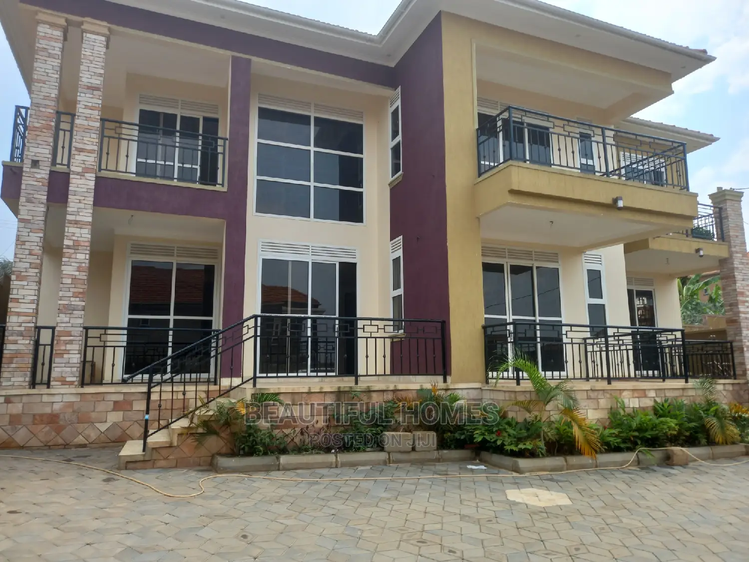 Furnished 6bdrm House in Kira Tarmack for Sale in Kira