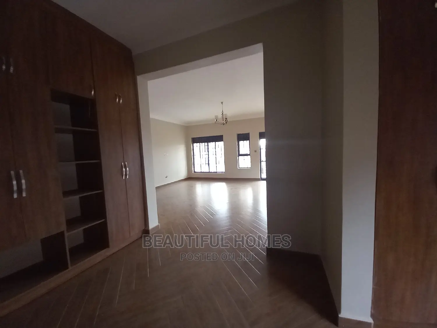 Furnished 6bdrm House in Kira Tarmack for Sale in Kira