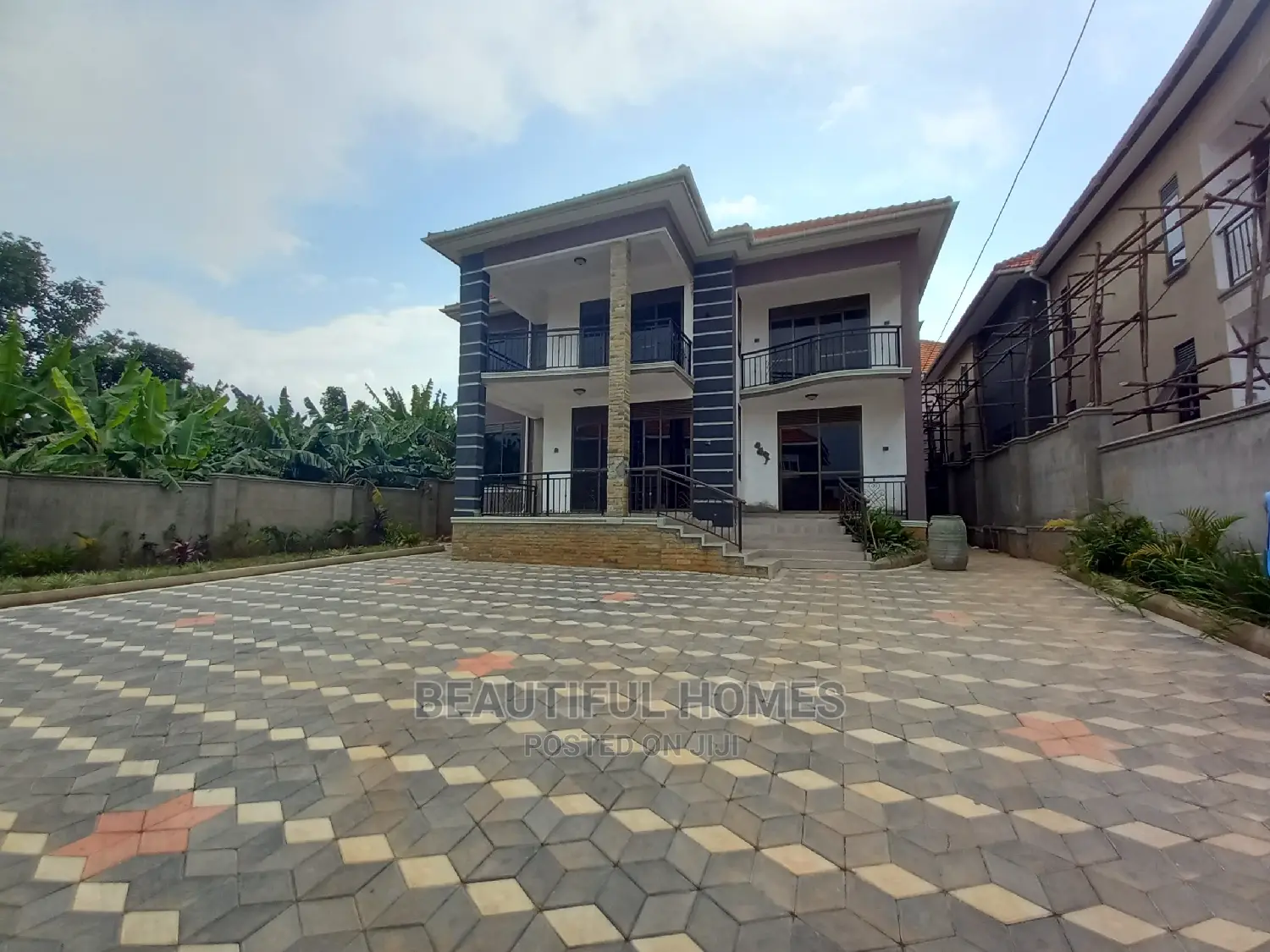 Furnished 6bdrm Mansion in Kira Corporate for Sale in Kira