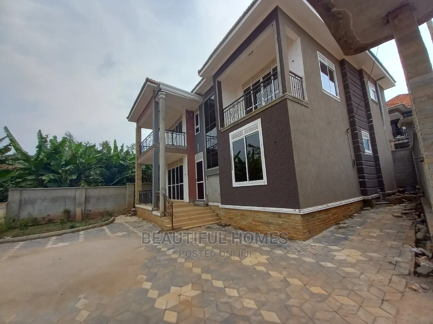 Furnished 6bdrm Mansion in Kira Corporate for Sale in Kira