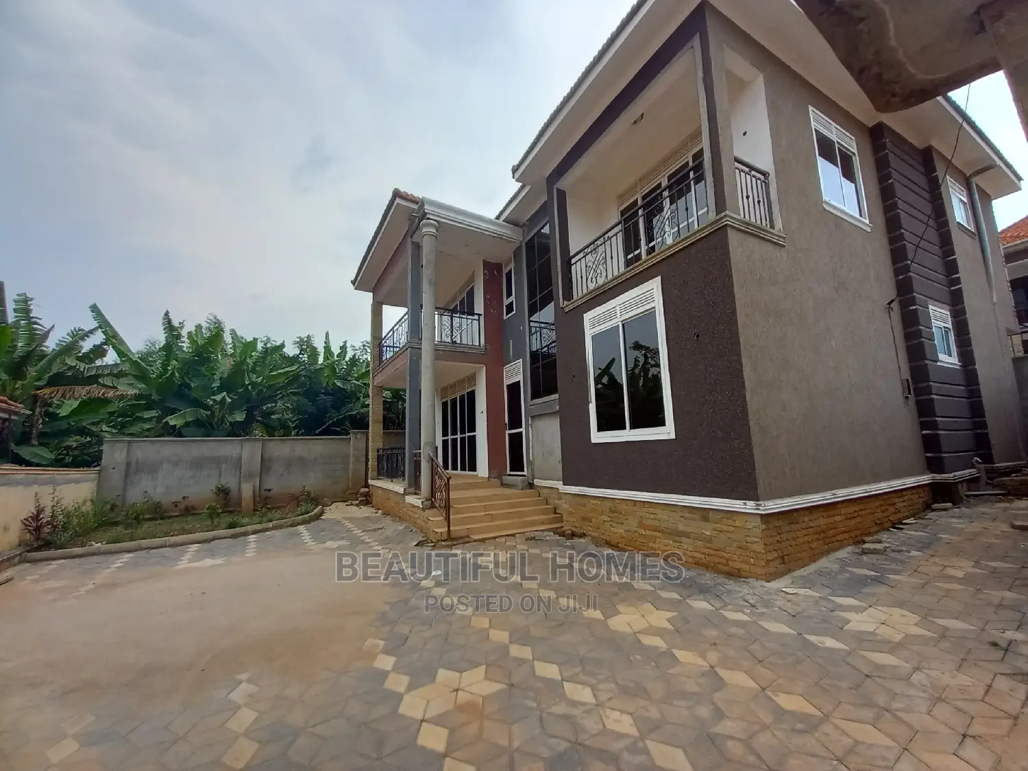 Furnished 6bdrm Mansion in Kira Corporate for Sale in Kira