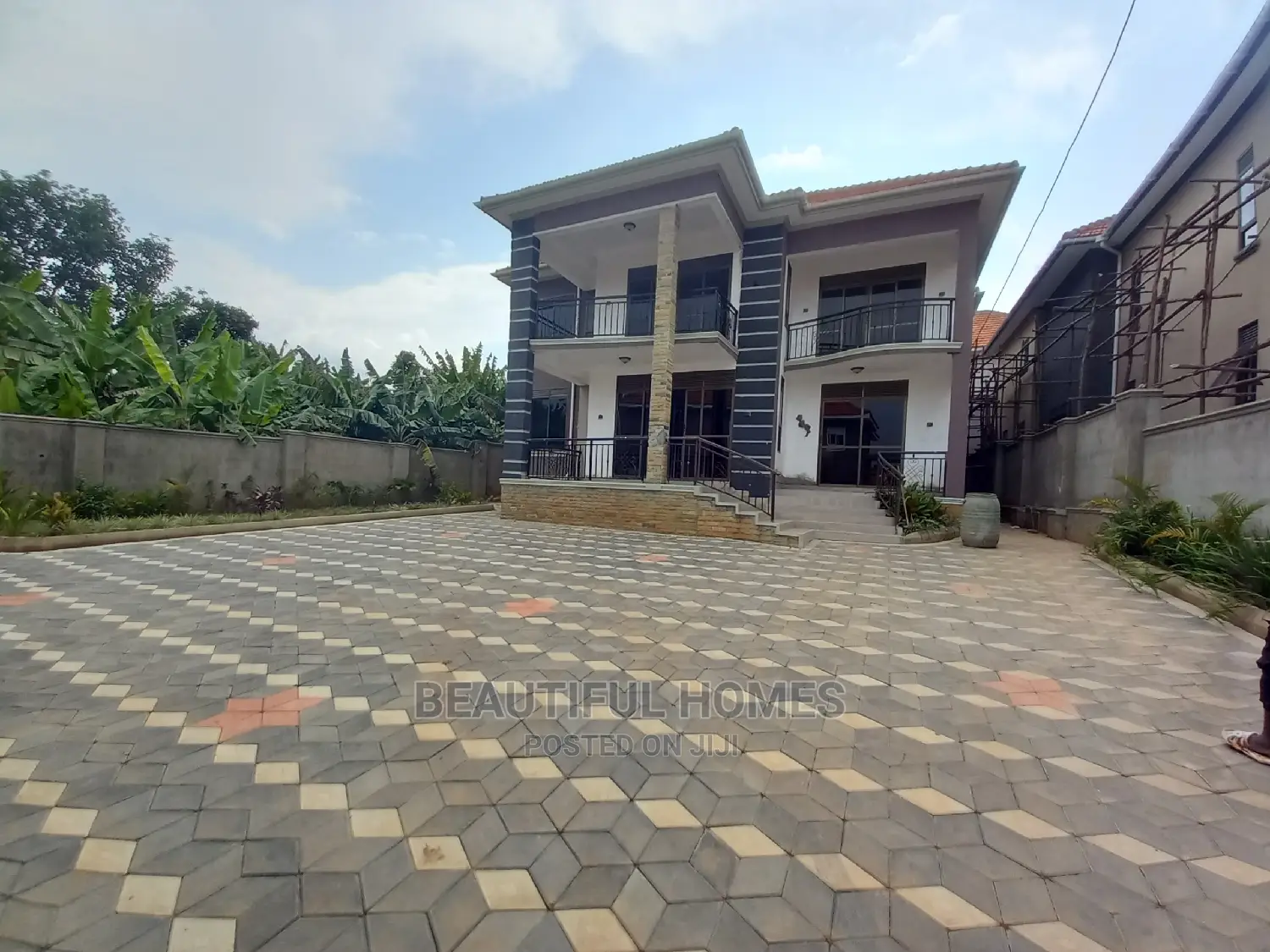 Furnished 6bdrm Mansion in Kira Corporate for Sale in Kira