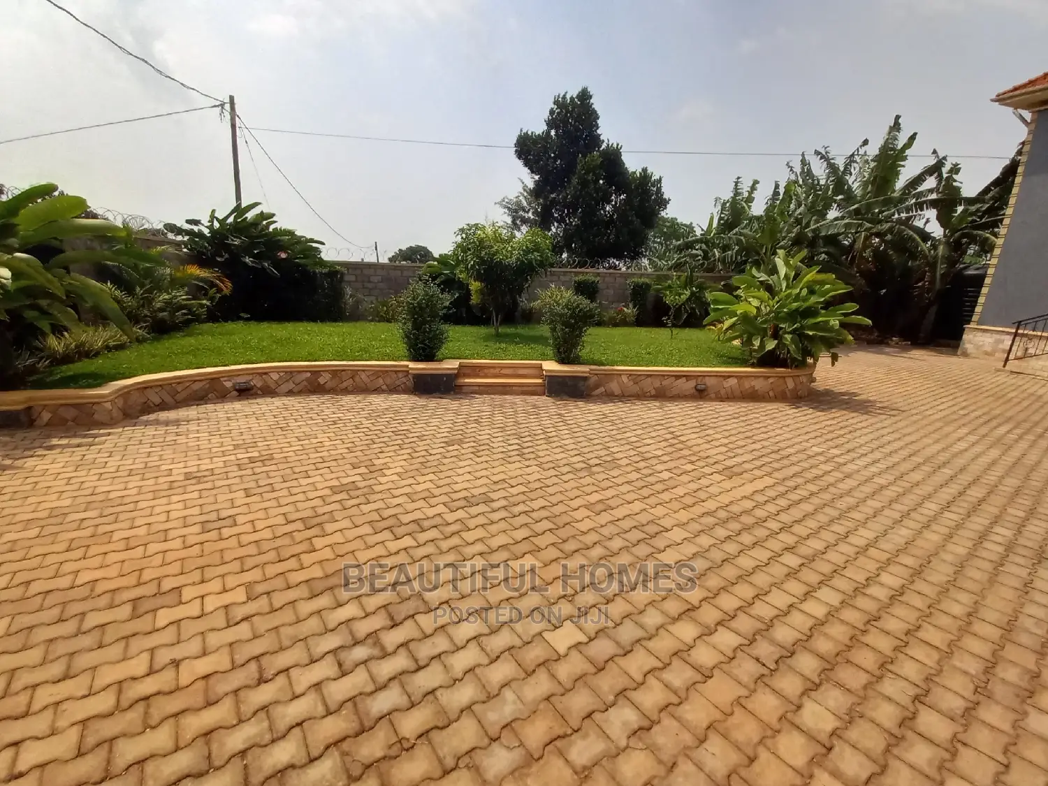 Furnished 5bdrm Duplex in Kira for Sale in Kira