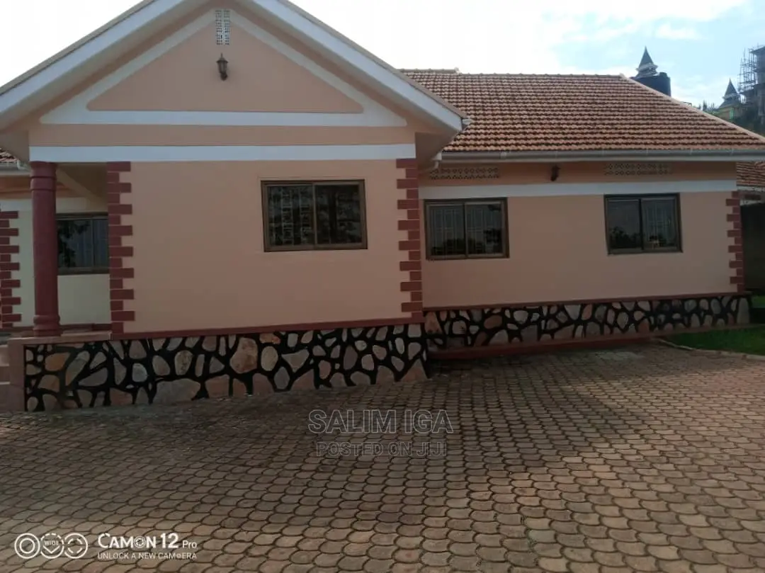 4bdrm Bungalow in Kololo Property, Central Division for Sale in Central Division