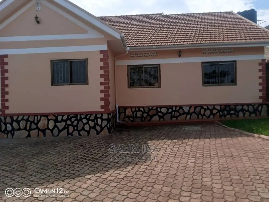 4bdrm Bungalow in Kololo Property, Central Division for Sale in Central Division