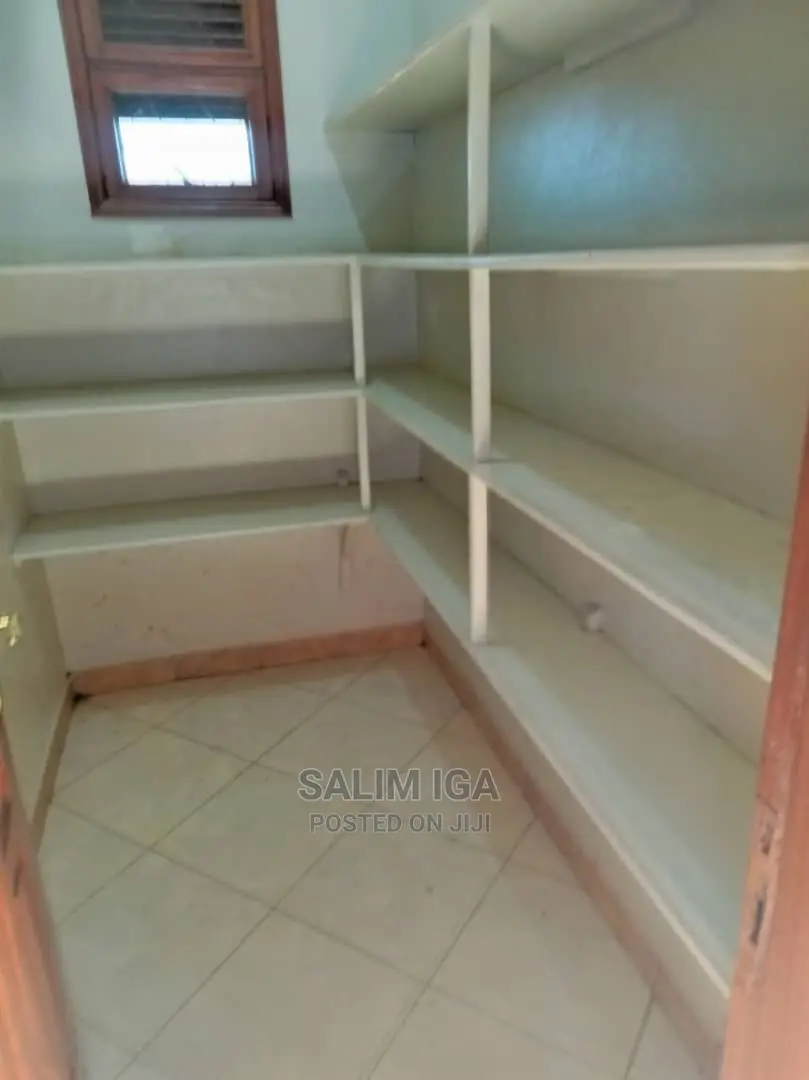 6bdrm Duplex in Kololo Property, Central Division for Rent in Central Division