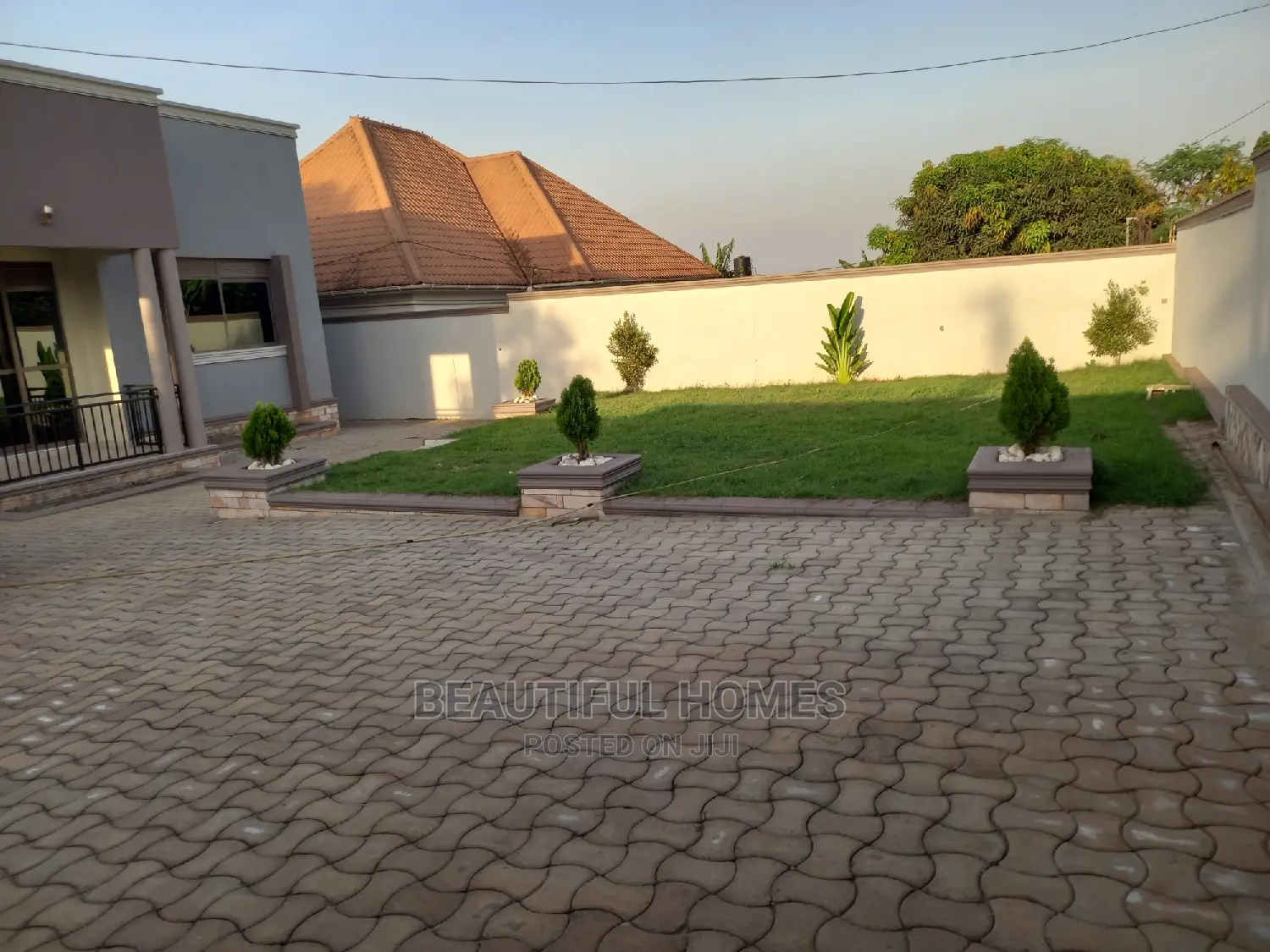 Furnished 4bdrm Bungalow in Kira for Sale in Kira