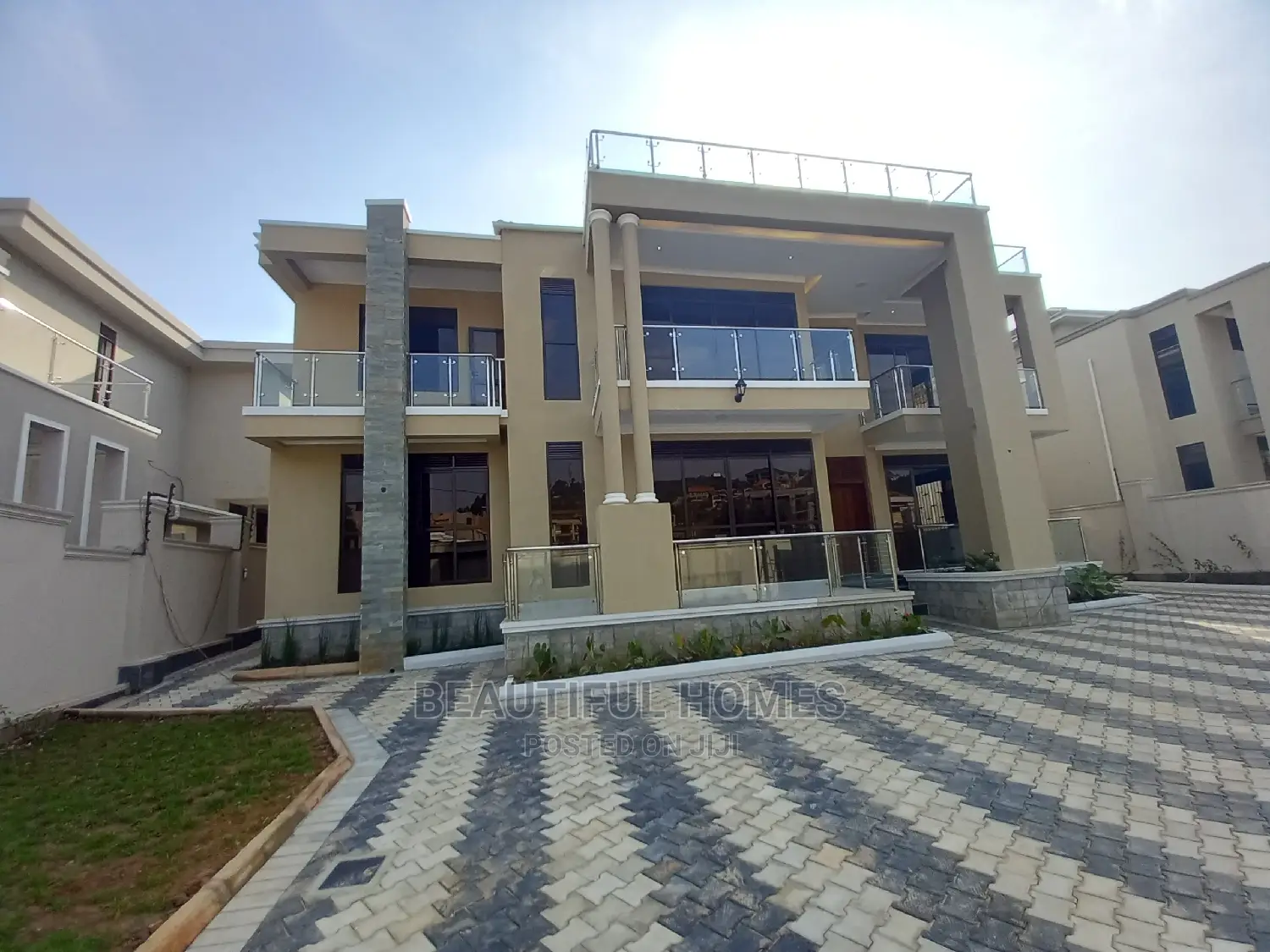 Furnished 6bdrm Mansion in Kyanja Classy, Central Division for Sale in Central Division