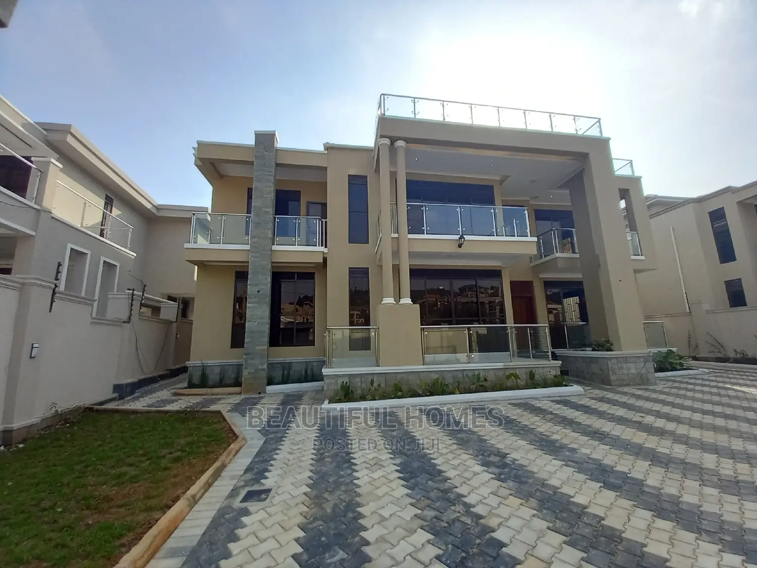 Furnished 6bdrm Mansion in Kyanja Classy, Central Division for Sale in Central Division