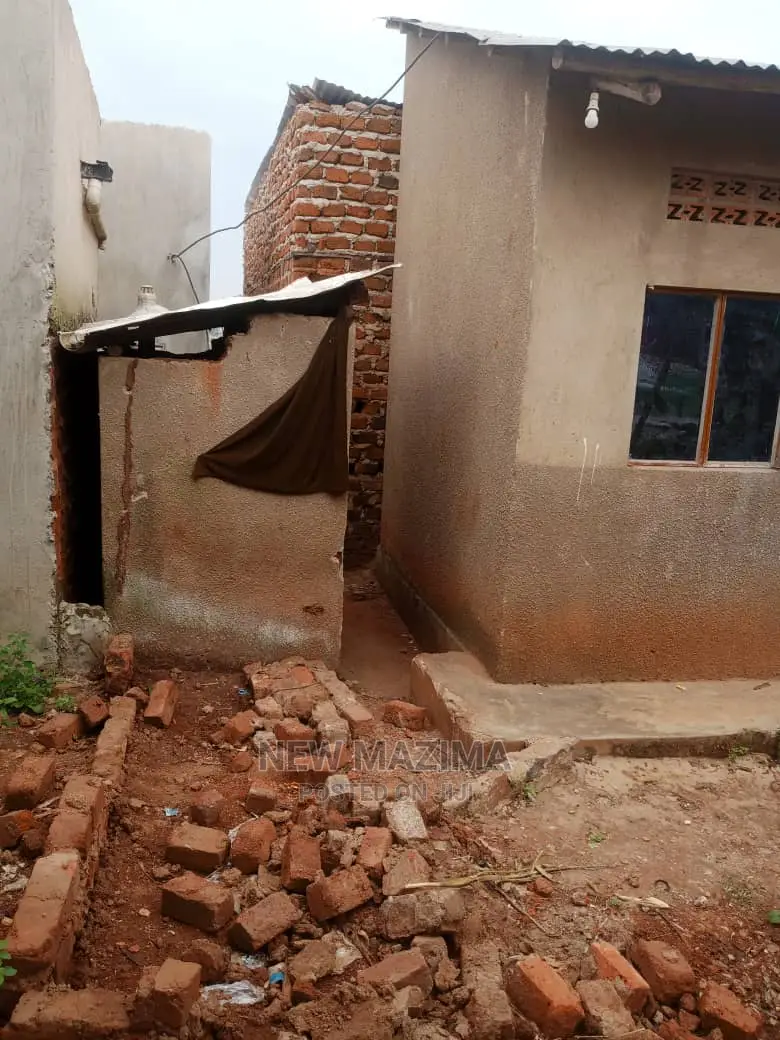 3bdrm House in Nabingo Town, Division a for Sale in Division A
