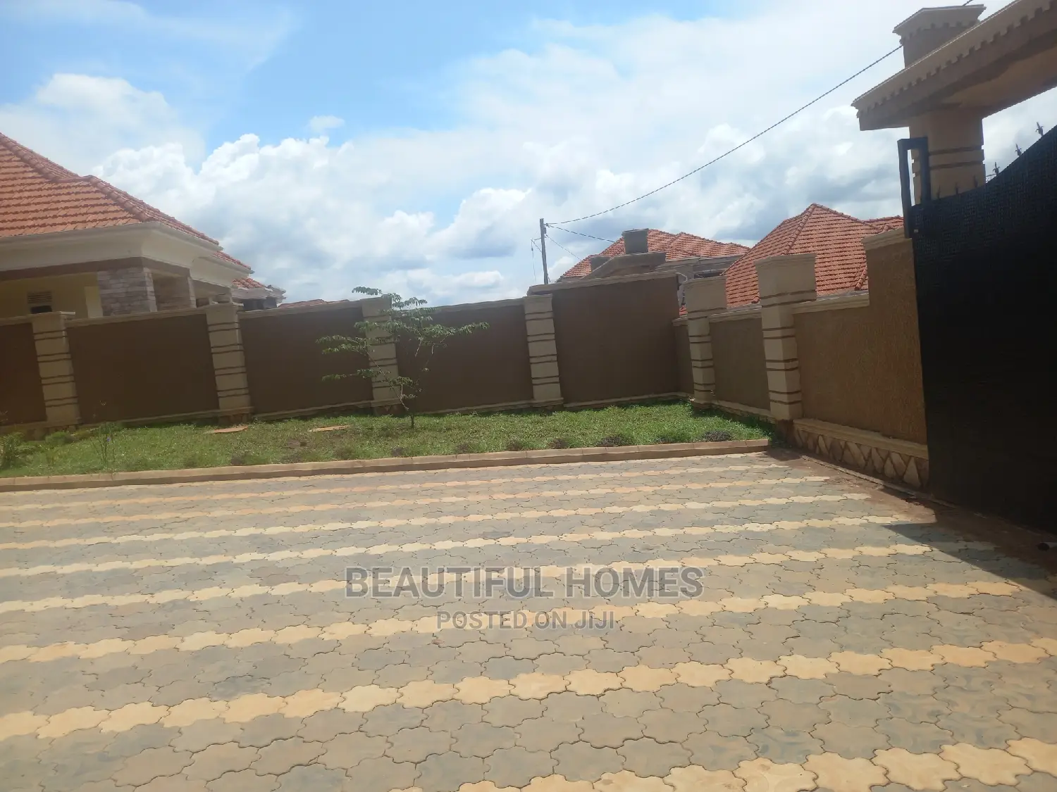 Furnished 4bdrm Bungalow in Kira Corporate for Sale in Kira
