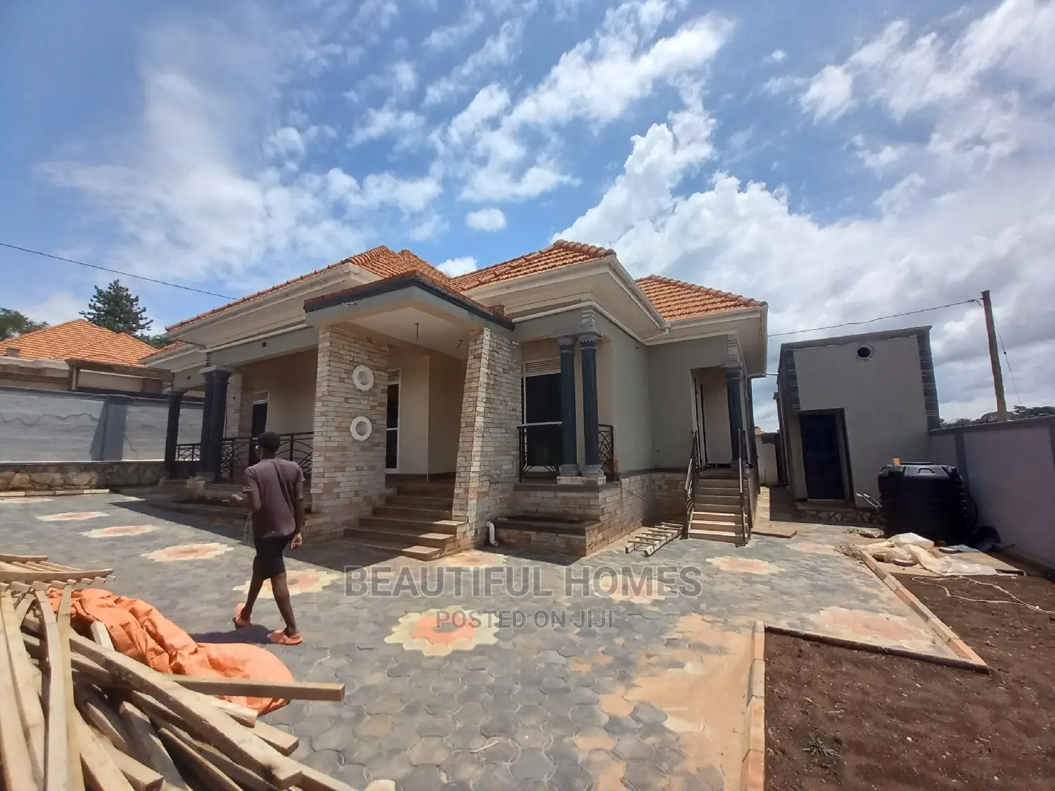 Furnished 4bdrm House in Kira Corporates for Sale in Kira