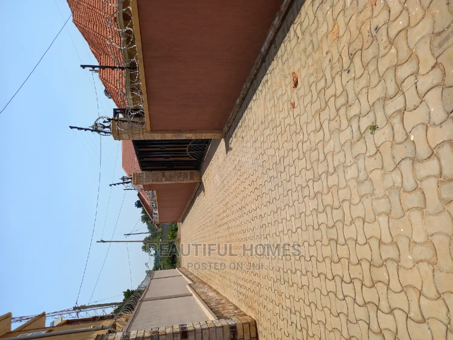 Furnished 4bdrm Bungalow in Kira Tarmack for Sale in Kira