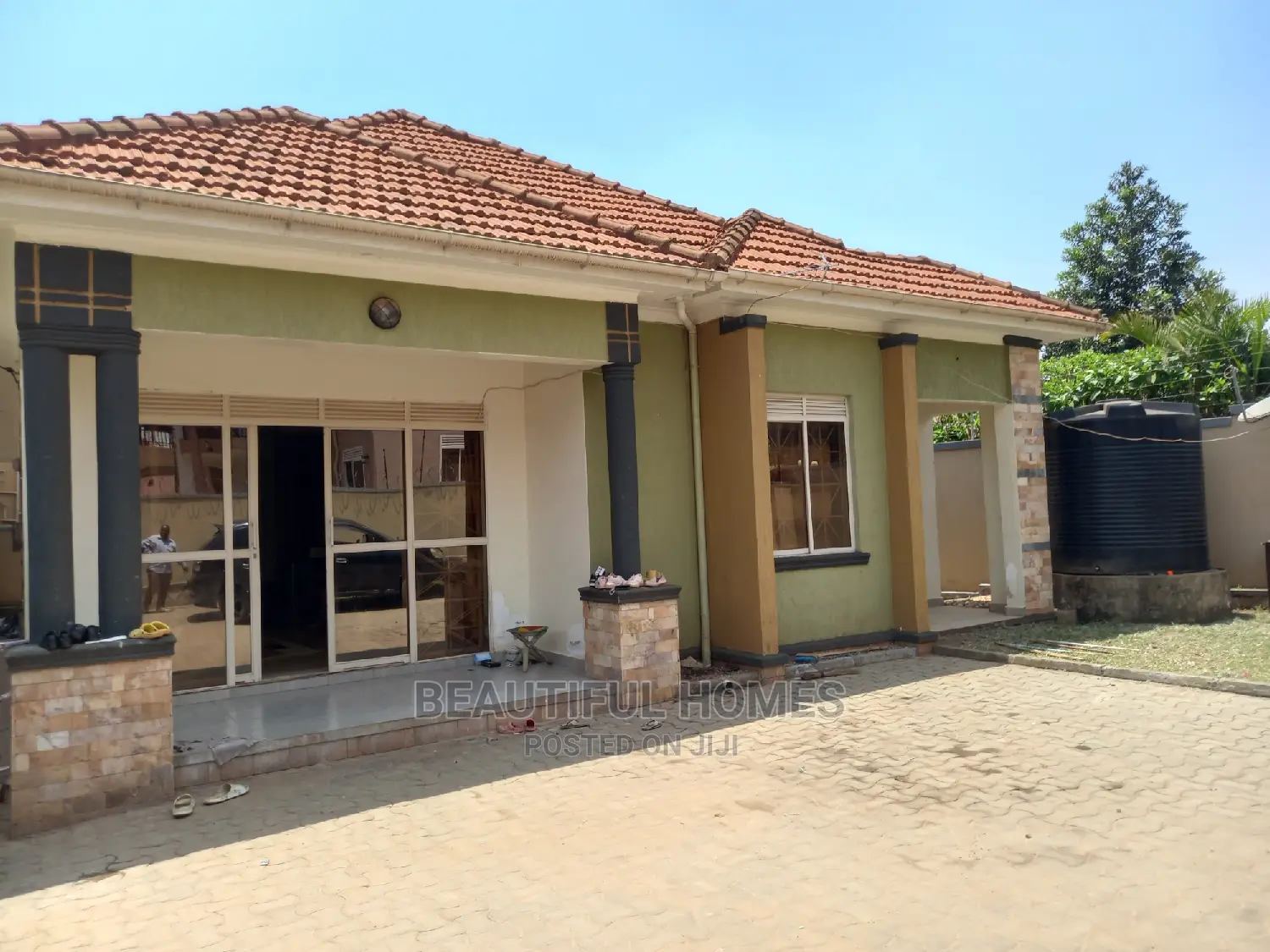 Furnished 4bdrm Bungalow in Kira Tarmack for Sale in Kira