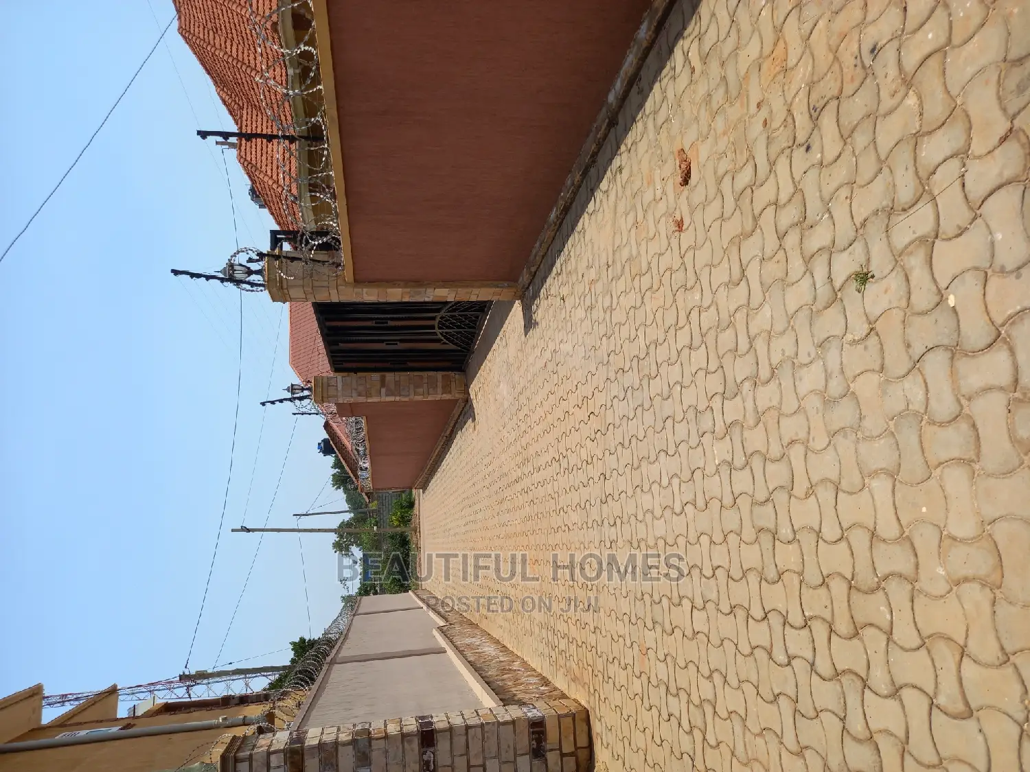 Furnished 4bdrm Bungalow in Kira Tarmack for Sale in Kira