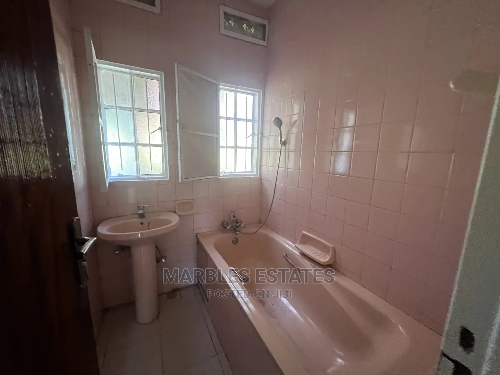 4bdrm Bungalow in Bugolobi, Central Division for Rent in Central Division