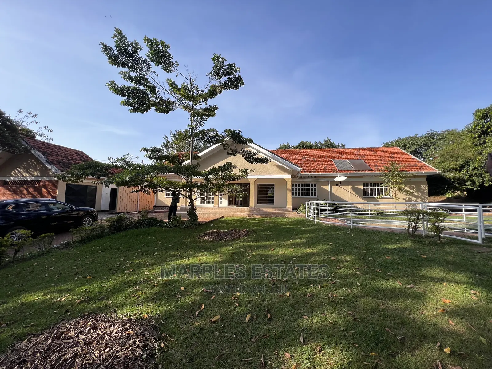 4bdrm Bungalow in Bugolobi, Central Division for Rent in Central Division