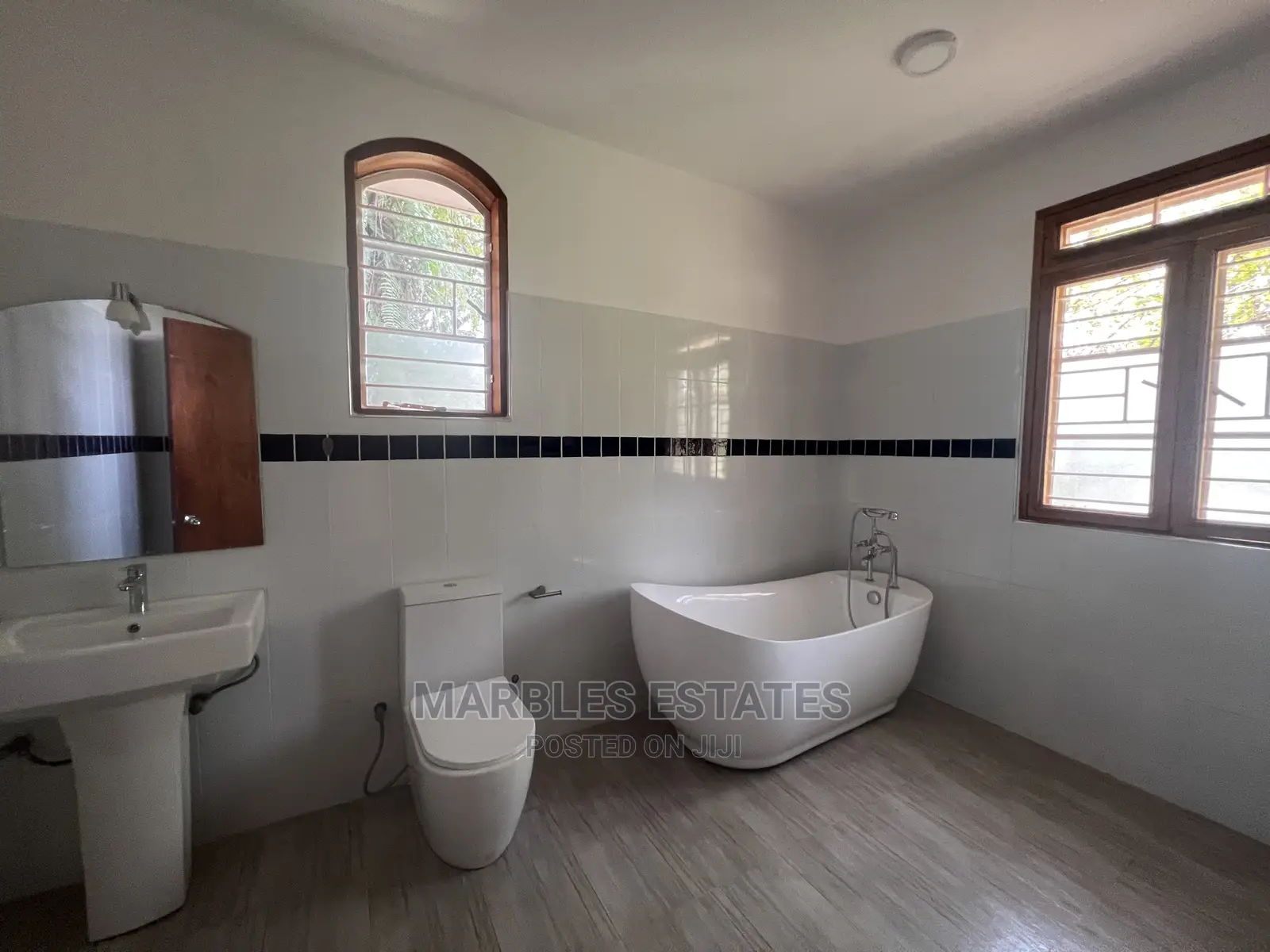 4bdrm Bungalow in Mutungo, Central Division for Rent in Central Division