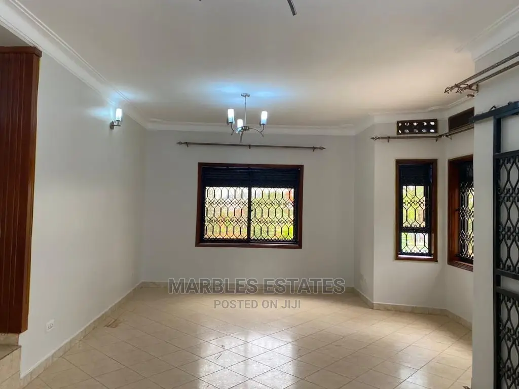 4bdrm Bungalow in Mutungo, Central Division for Rent in Central Division