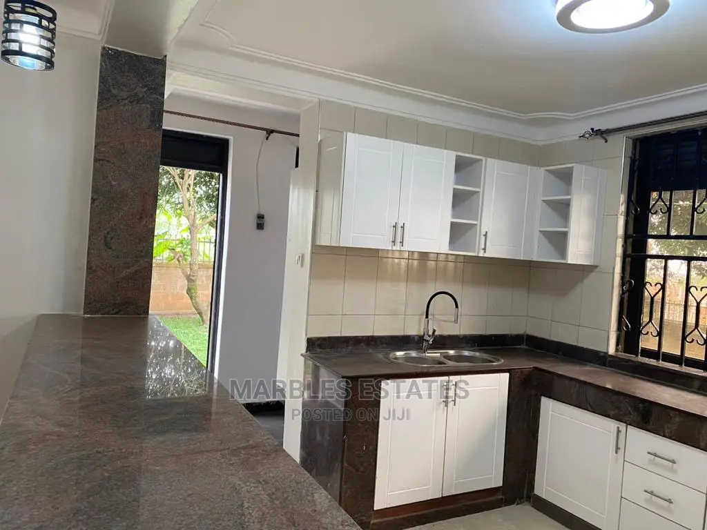 4bdrm Bungalow in Mutungo, Central Division for Rent in Central Division