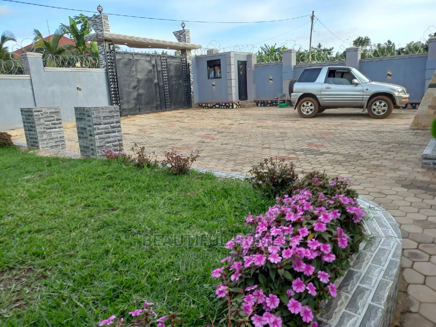 Furnished 4bdrm Bungalow in Kira for Sale in Kira