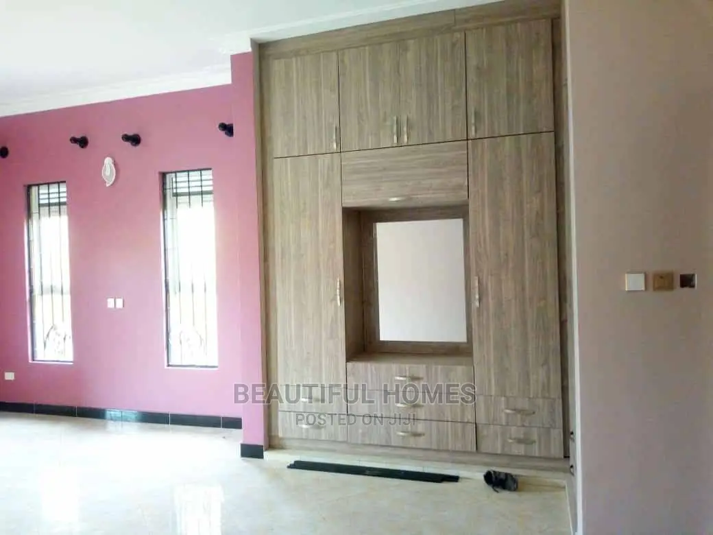 Furnished 4bdrm House in Kira for Sale in Kira