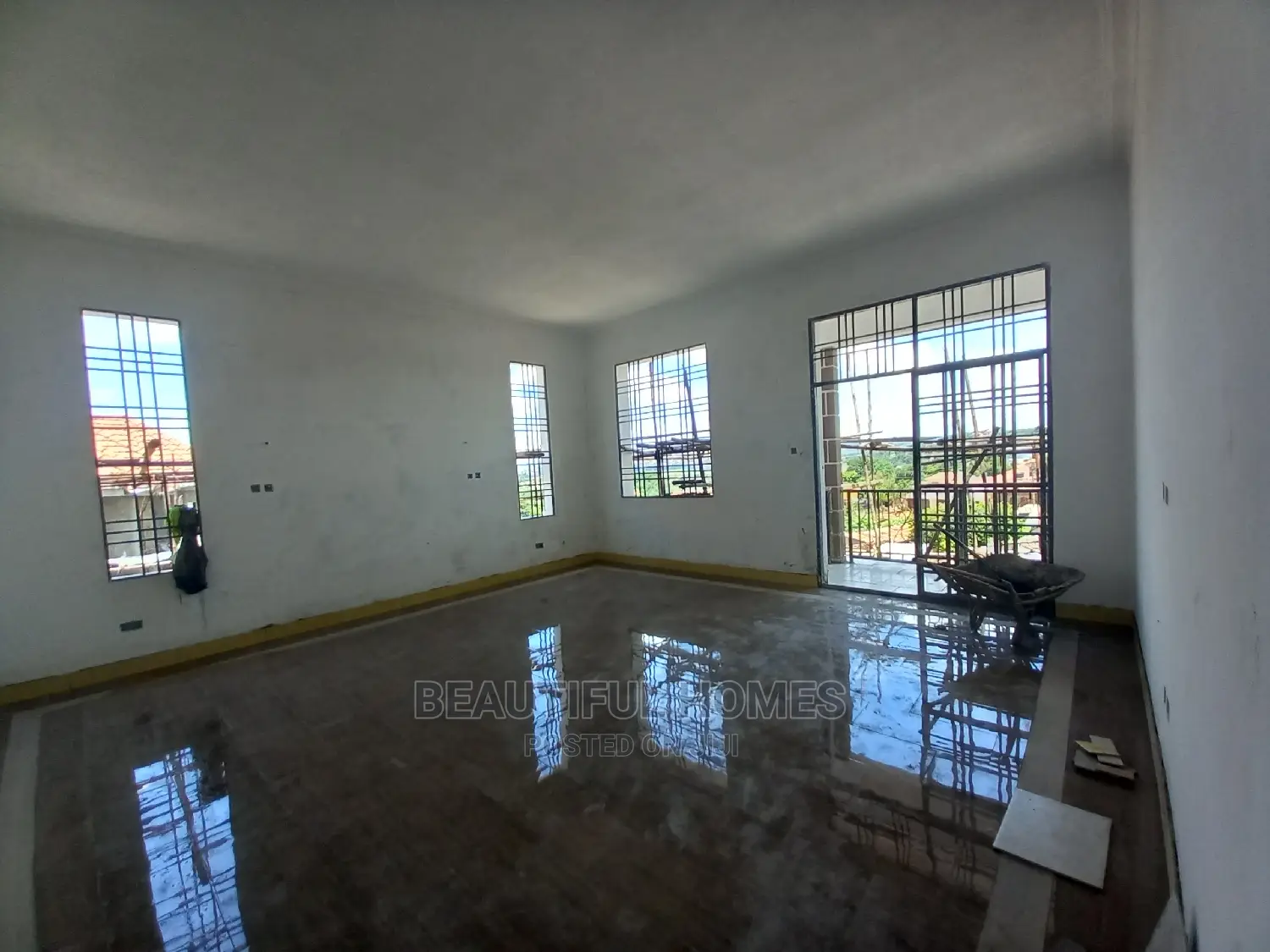 Furnished 6bdrm Mansion in Kigo, Central Division for Sale in Central Division