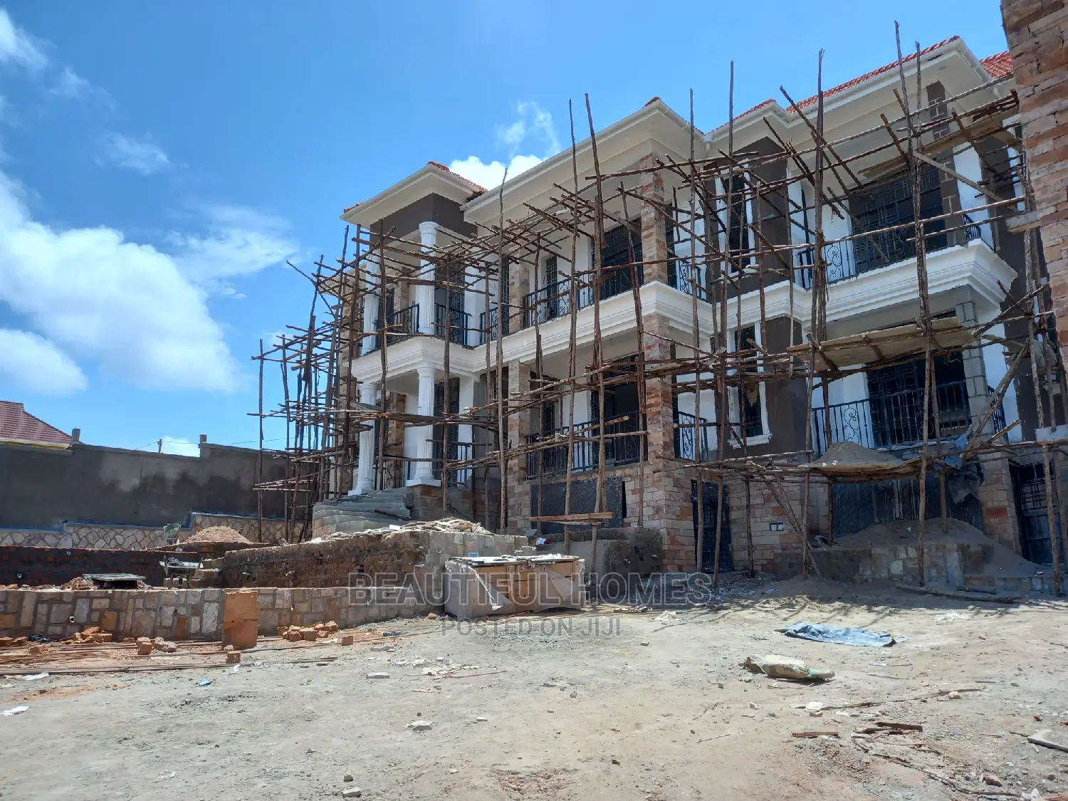 Furnished 7bdrm House in Kigo Lake View, Makindye for Sale in Makindye