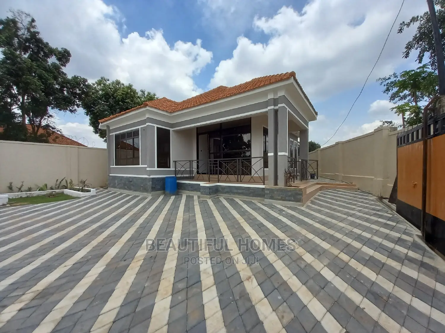 Furnished 4bdrm Bungalow in Kisaasi, Central Division for Sale in Central Division