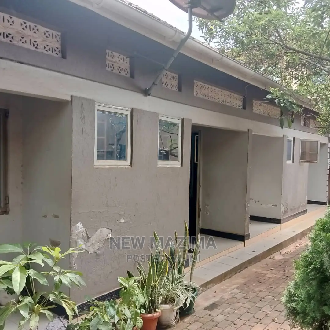 4bdrm House in Makindye Kizungu, Division a for Sale in Division A