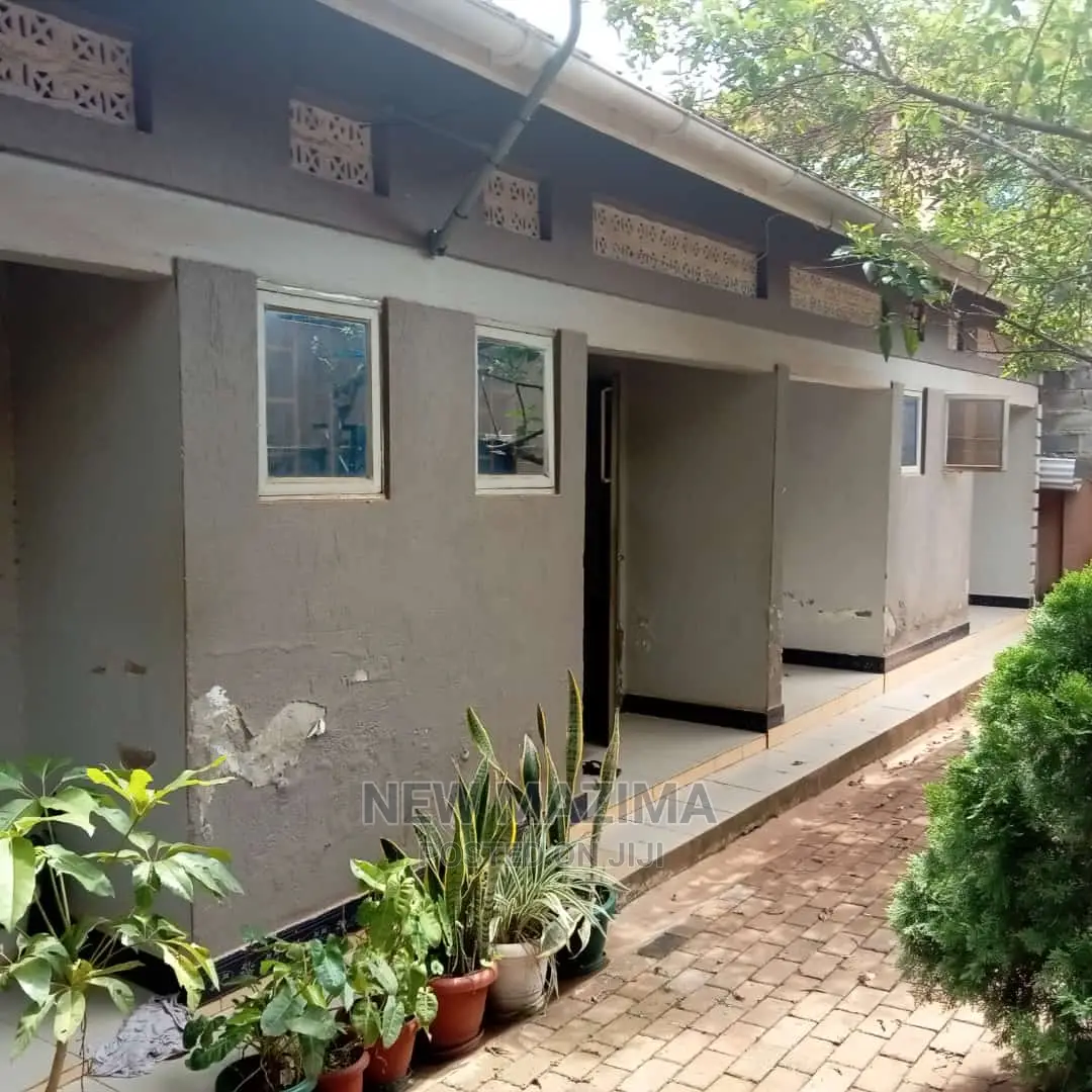 4bdrm House in Makindye Kizungu, Division a for Sale in Division A