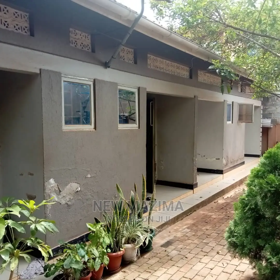 4bdrm House in Makindye Kizungu, Division a for Sale in Division A