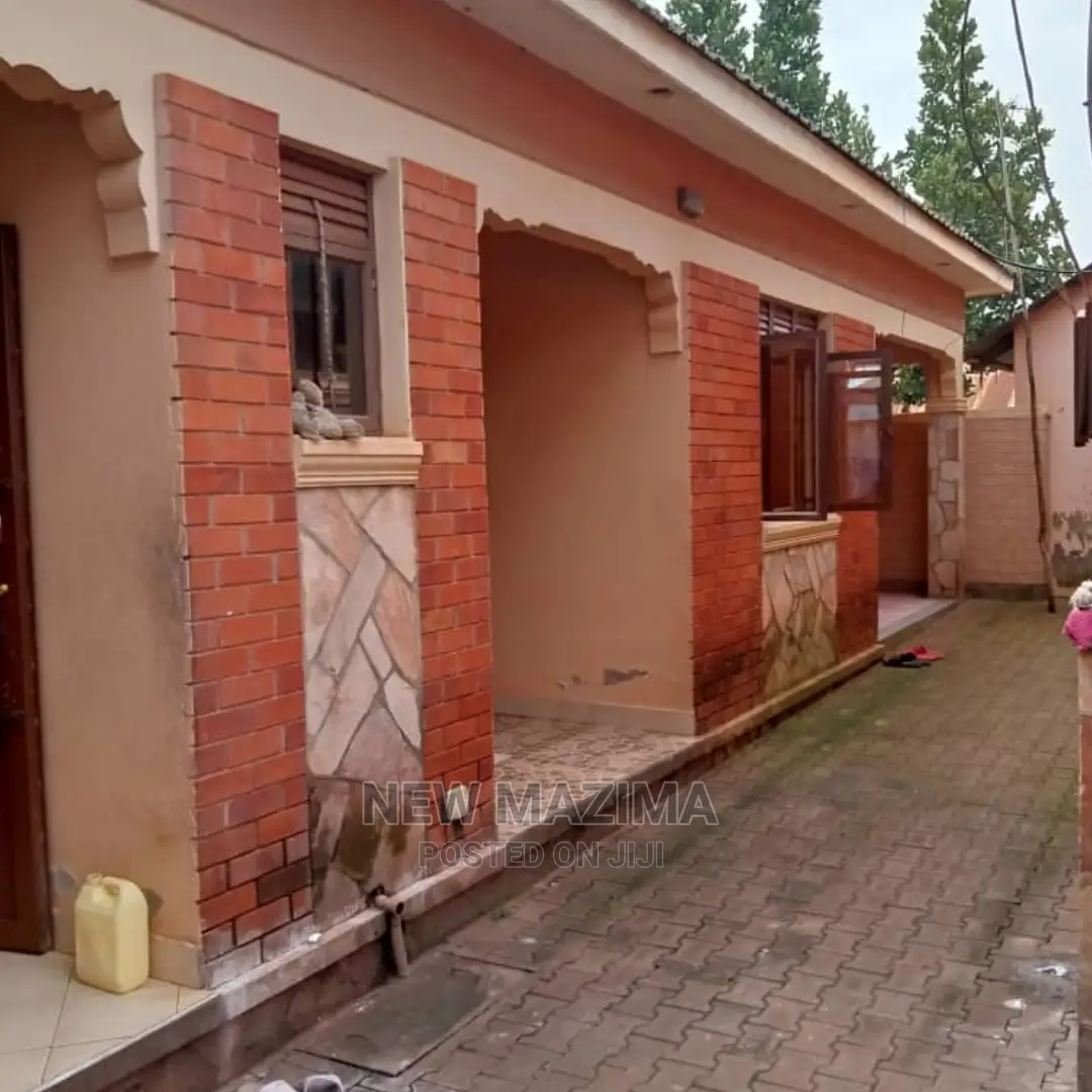 8bdrm House in Makindye Heights, Division a for Sale in Division A