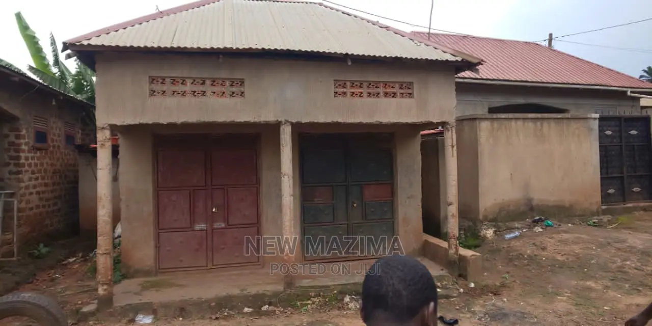 Two Commercial Single Shops on Quicksale in Kawanda Town in Division A