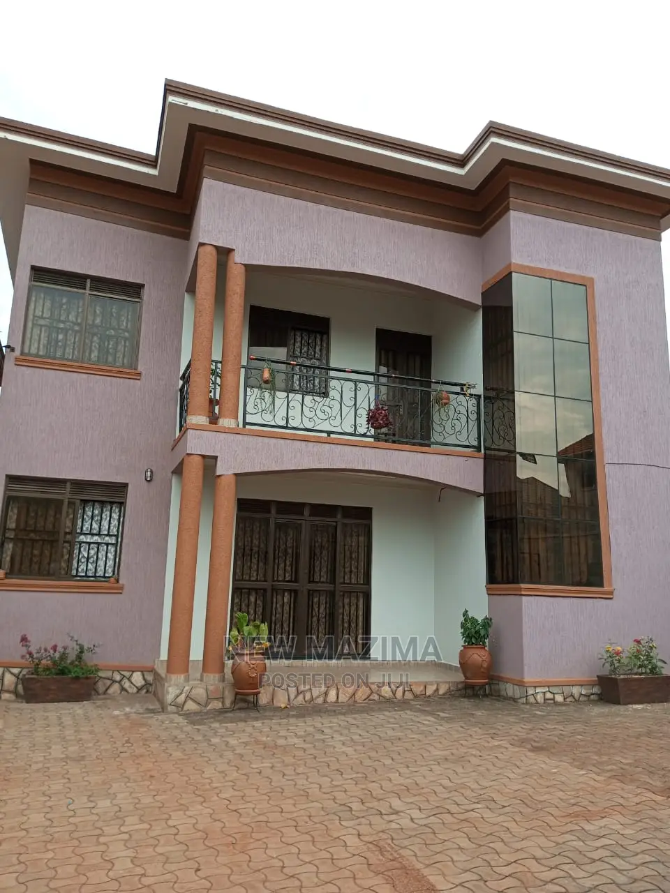Mini Flat in Seguku Nalumunye, Division a for Sale in Division A
