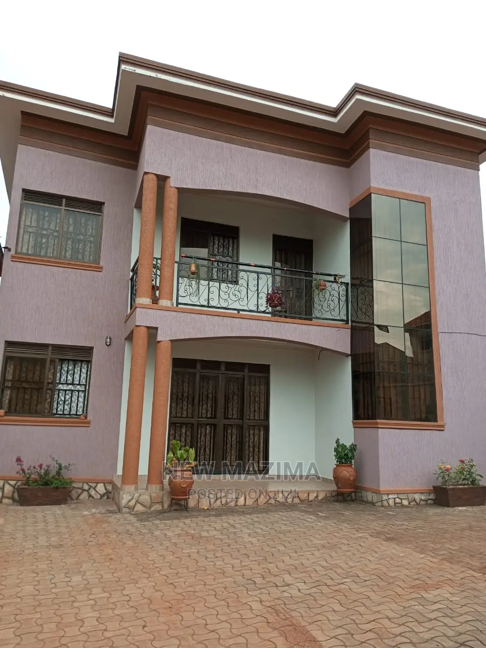 Mini Flat in Seguku Nalumunye, Division a for Sale in Division A