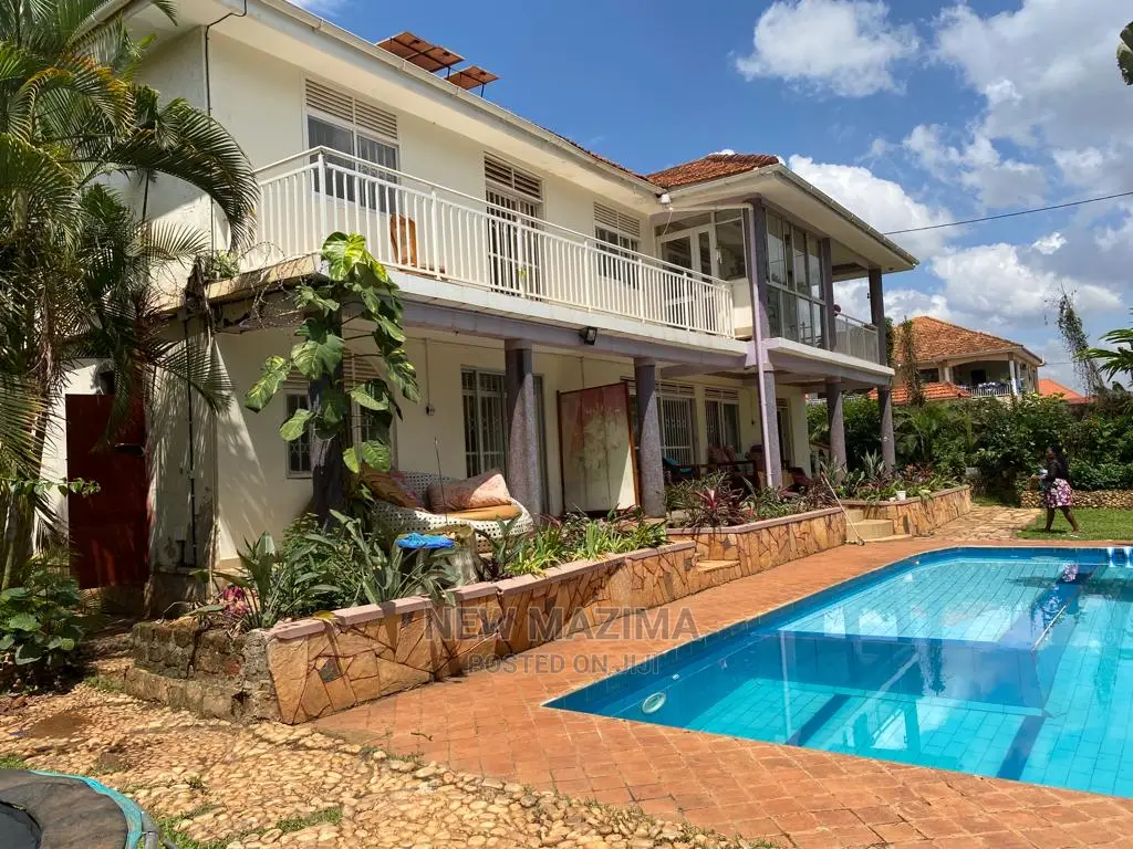 6bdrm Maisonette in Kitende Ntebe Rd, Division a for Sale in Division A