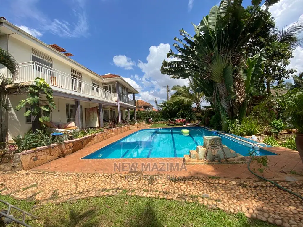 6bdrm Maisonette in Kitende Ntebe Rd, Division a for Sale in Division A
