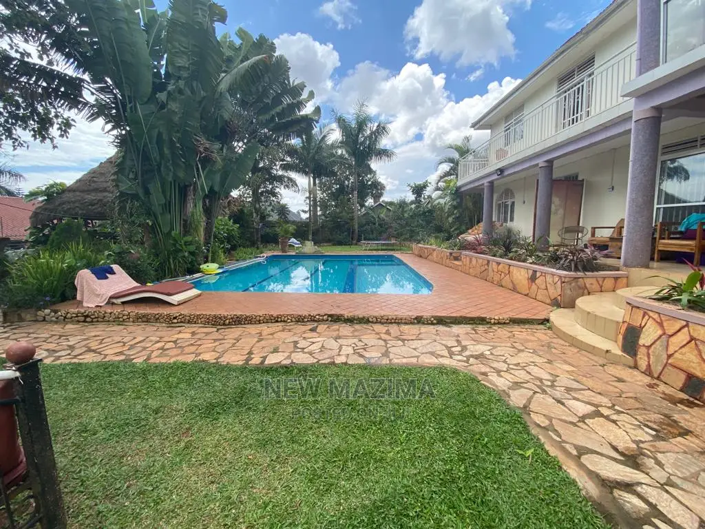 6bdrm Maisonette in Kitende Ntebe Rd, Division a for Sale in Division A