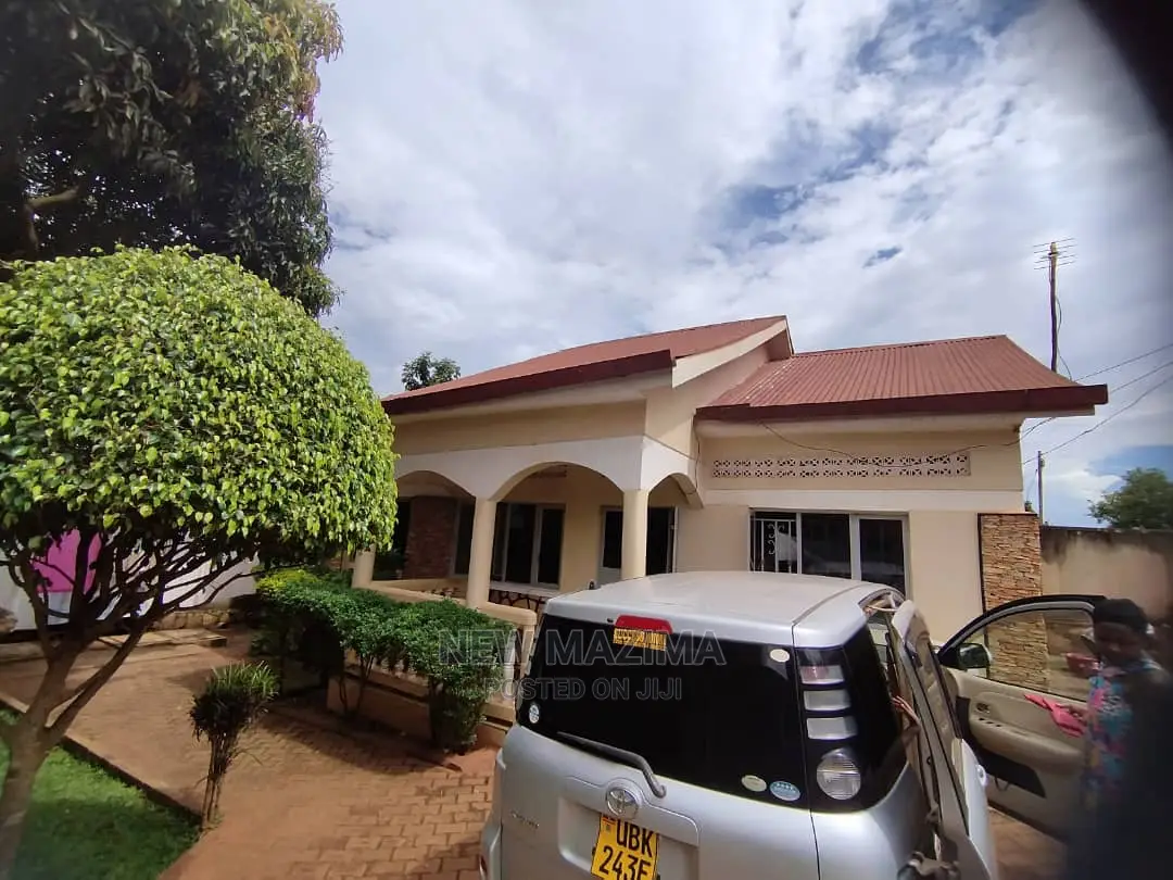 3bdrm Bungalow in Namasuba Ndejje, Division a for Sale in Division A